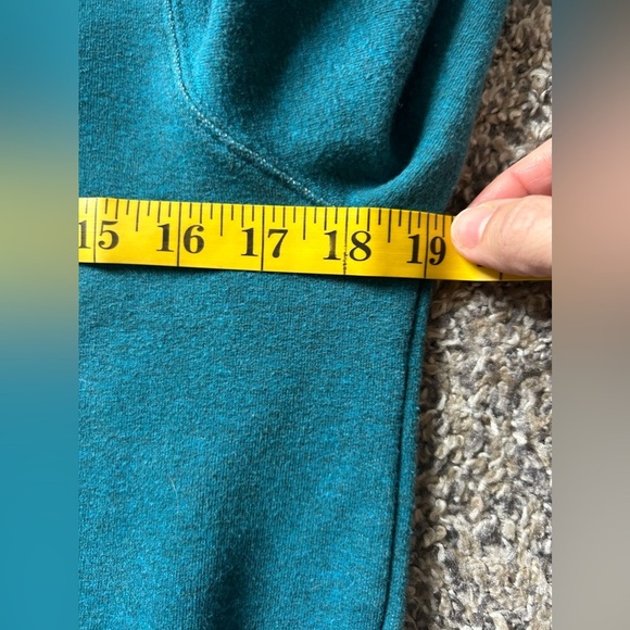 5/$25 Merrell women’s crossover cowl neck sweatshirt with pocket size small - Picture 7 of 9